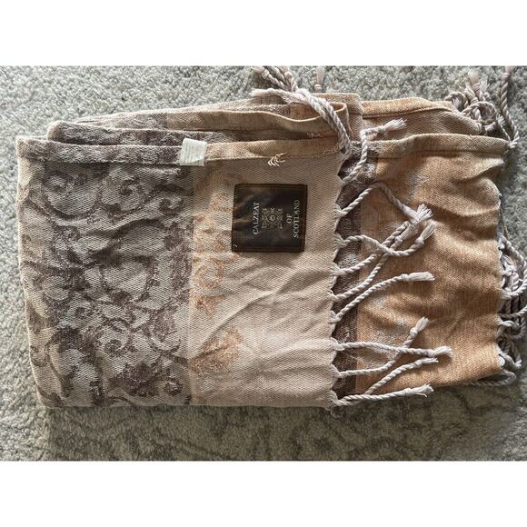 Calzeat of Scotland Fringed Throw Neutral Sand And Brown 64”x48” Plus Fringes - Picture 4 of 5